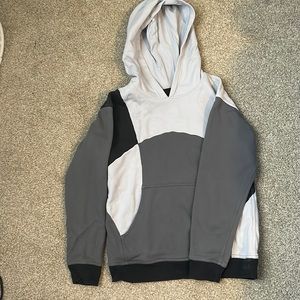 LULULEMON SIZE 2 sweatshirt!! grey and black💖 worn twice!!! good/new condition!